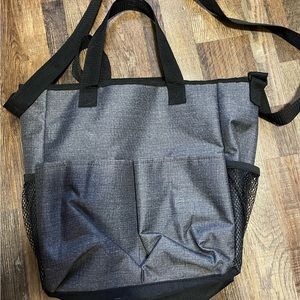 Thirty one brand tote with pockets.  Barely used.  Great shape.